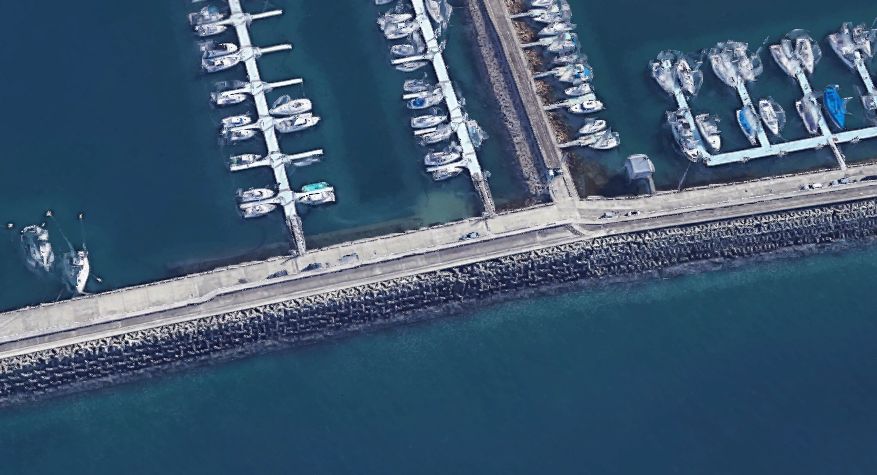 淡輪ヨットハーバー-防波堤の付け根から曲がり角までの外海側