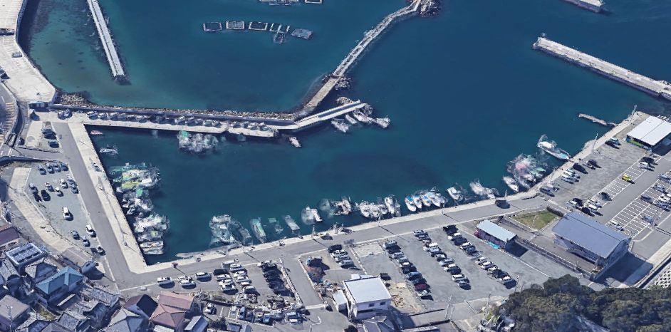 小島漁港-港内の護岸