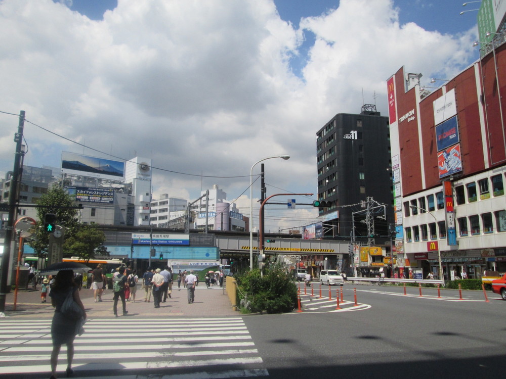 高田馬場駅前のロータリー