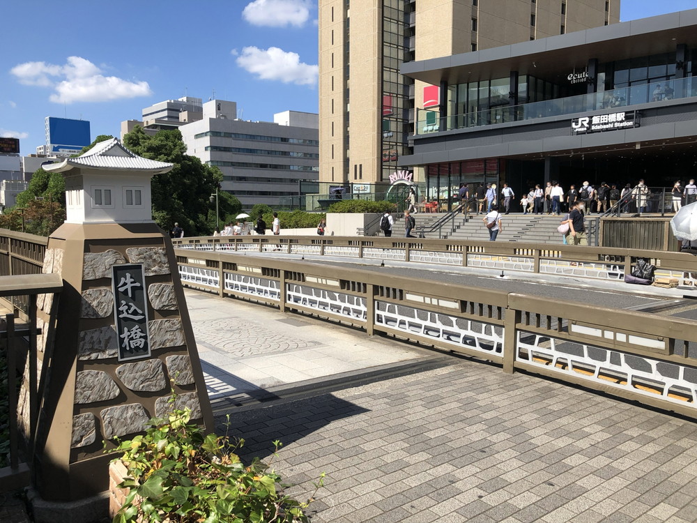 飯田橋駅前の風景