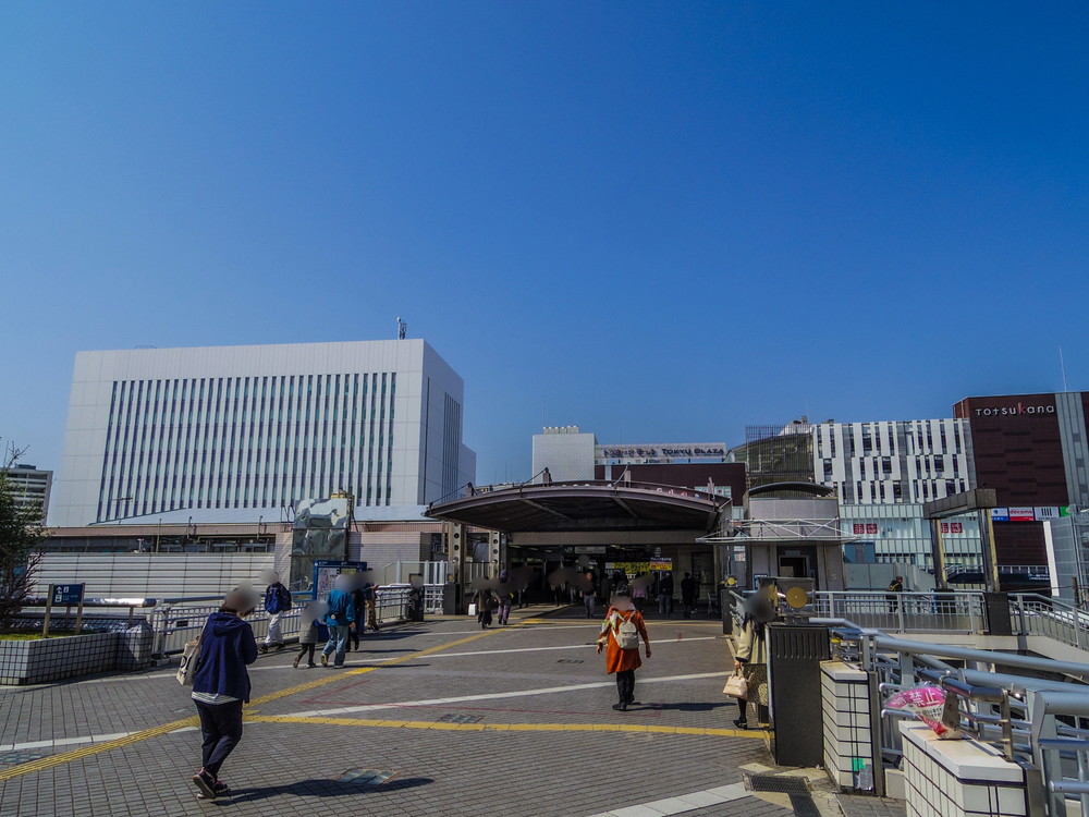 戸塚駅東口の風景