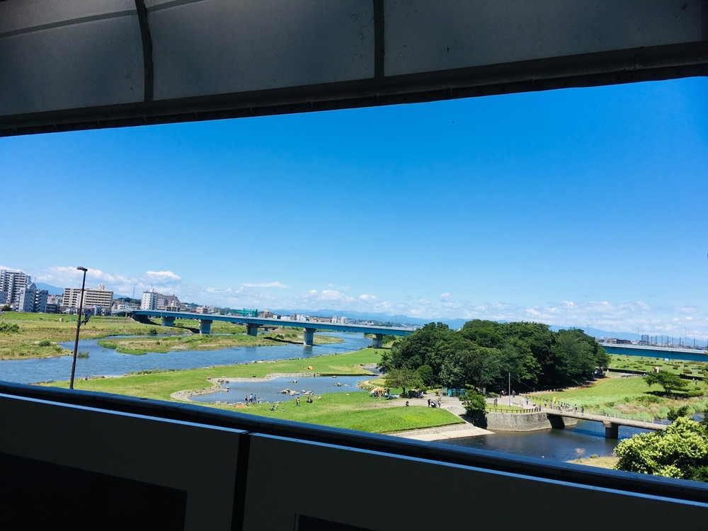 二子玉川駅のホームから見た多摩川