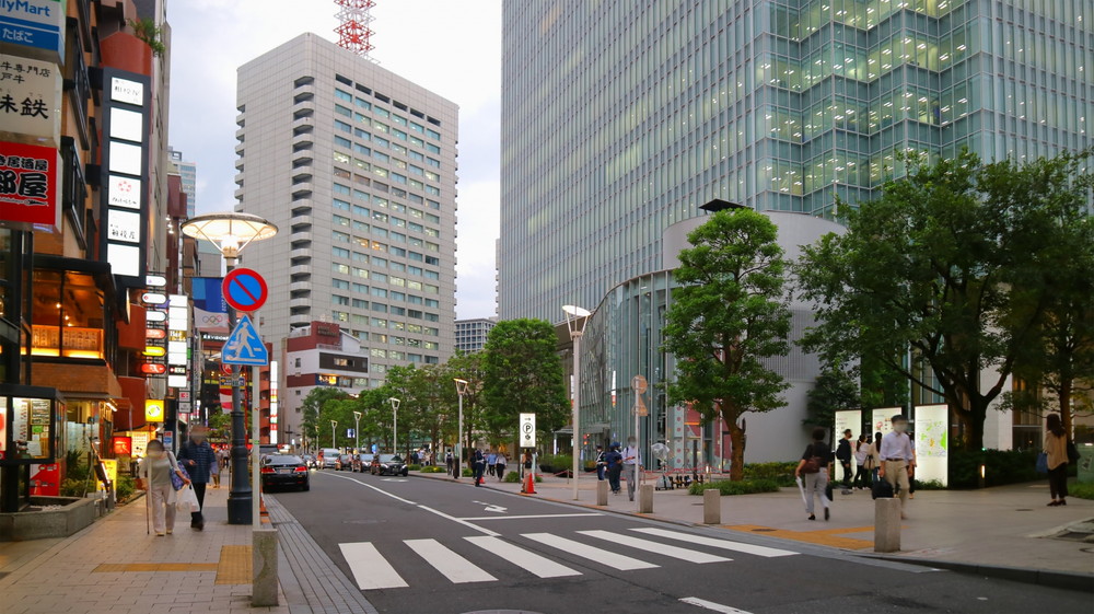 赤坂駅前