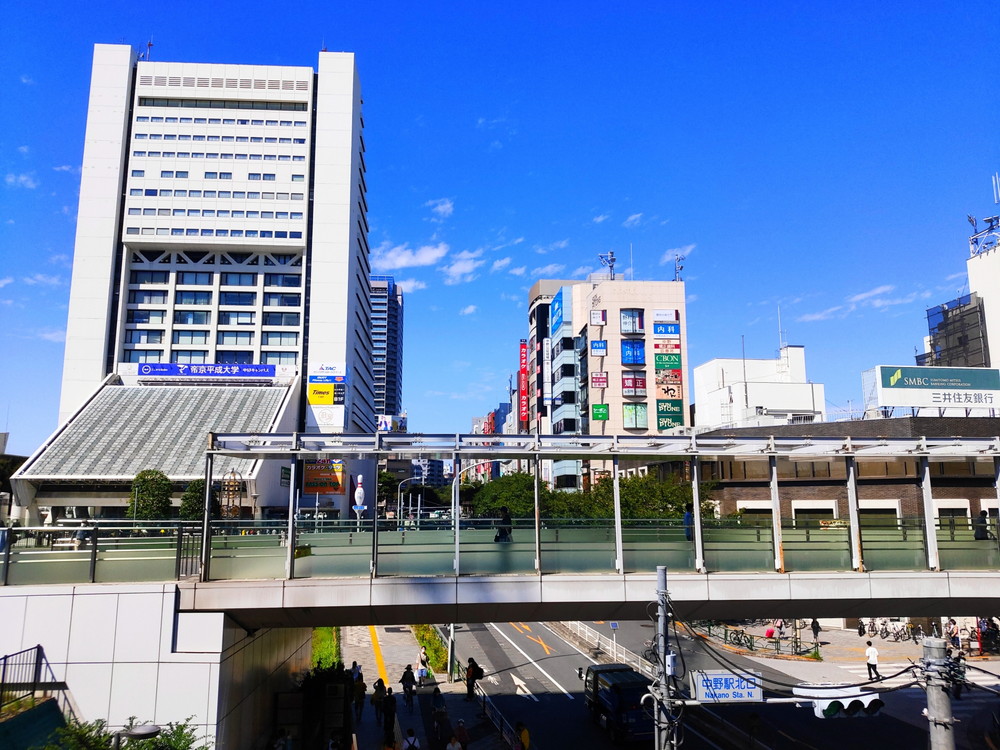 中野駅前の風景
