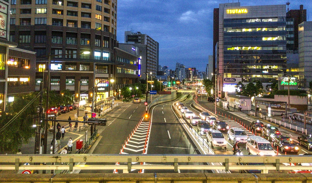 中目黒駅から見た夜の山手通り