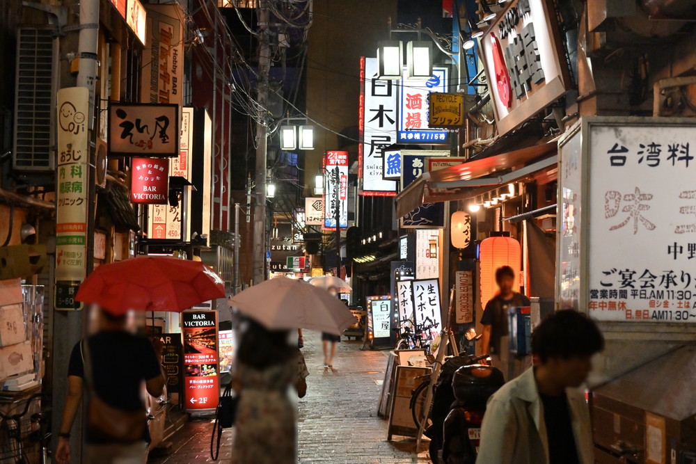 夜の中野の商店街
