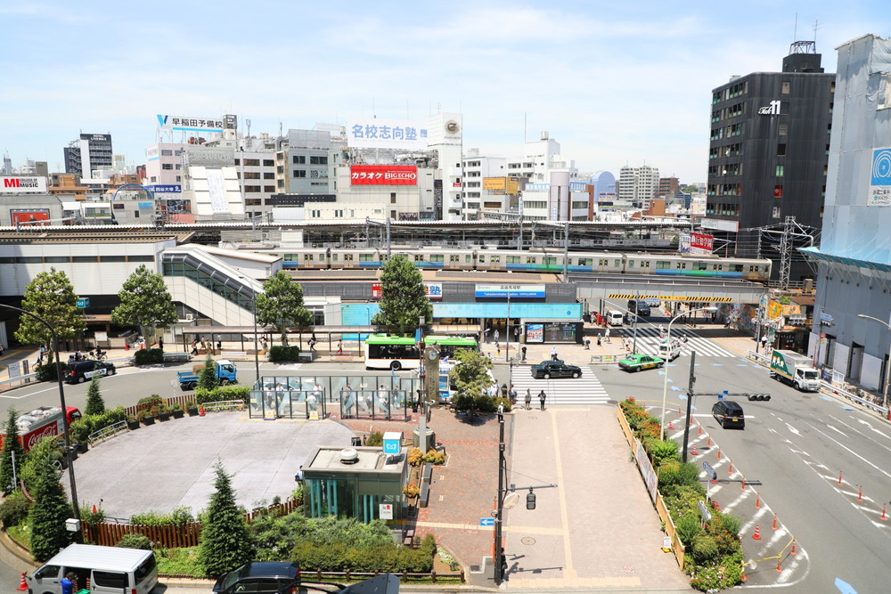 高田馬場-駅前広場の風景