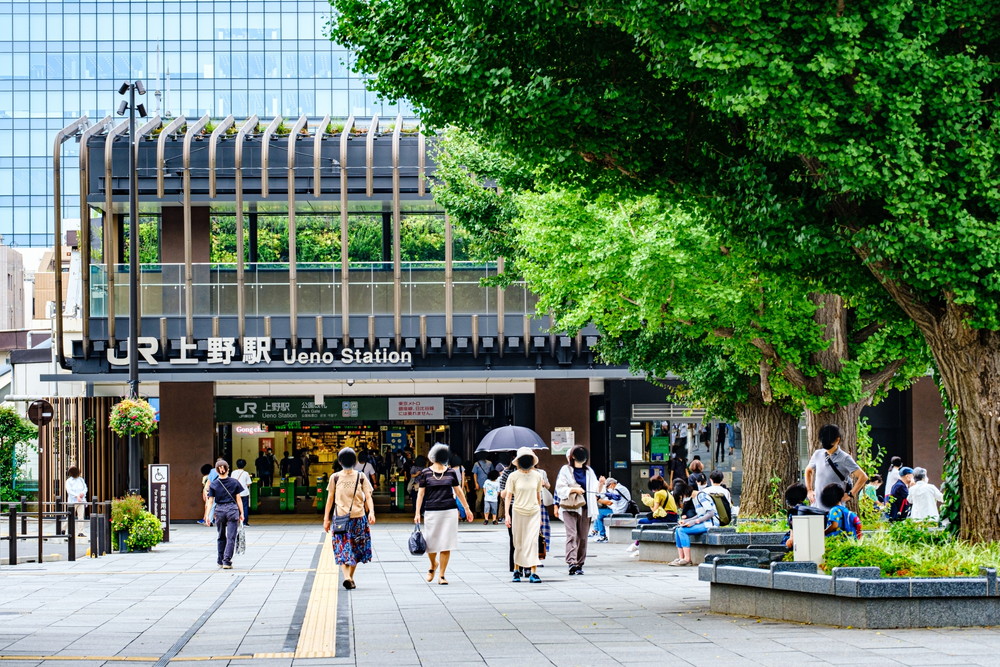 上野駅前の風景